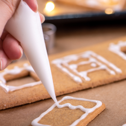Biscotti decorati con ghiaccia reale e pasta di zucchero