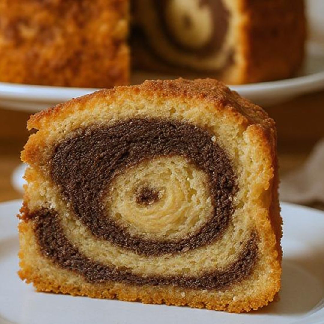 Torta variegata al cocco e cacao in dettaglio. 